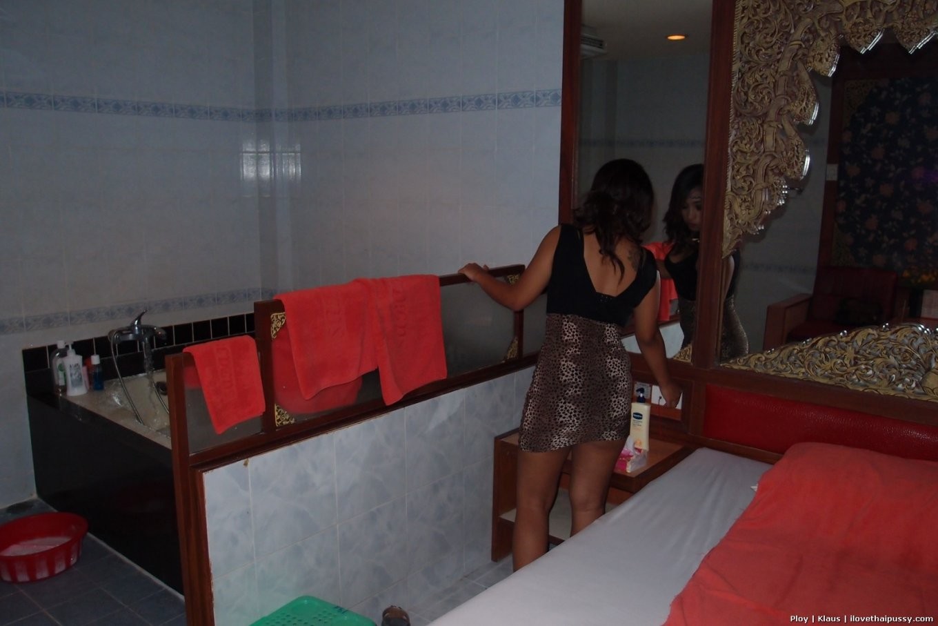 Timida puttana di bangkok scopata bareback dal turista sessuale svedese klaus asian slut
 #68456762