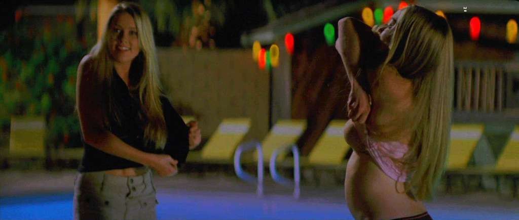 Amanda Seyfried exponiendo sus grandes tetas en una escena de película desnuda
 #75329643