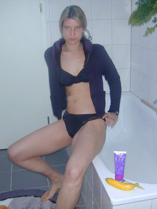 風呂場で裸になってマンコを広げる変態女
 #74088301