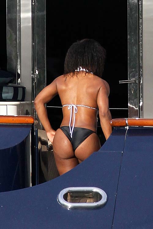 Serena williams exponiendo su cuerpo sexy y su culo caliente en bikini
 #75277721