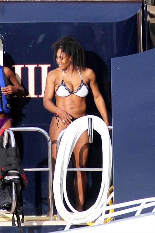 Serena williams exponiendo su cuerpo sexy y su culo caliente en bikini
 #75277726