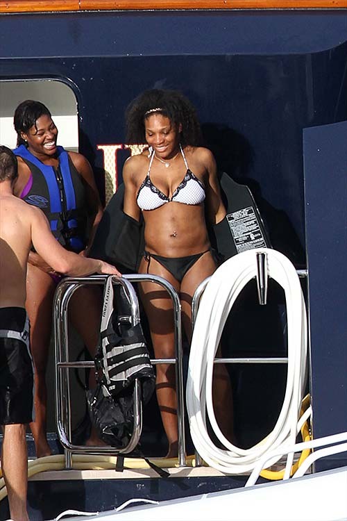 Serena williams exponiendo su cuerpo sexy y su culo caliente en bikini
 #75277802