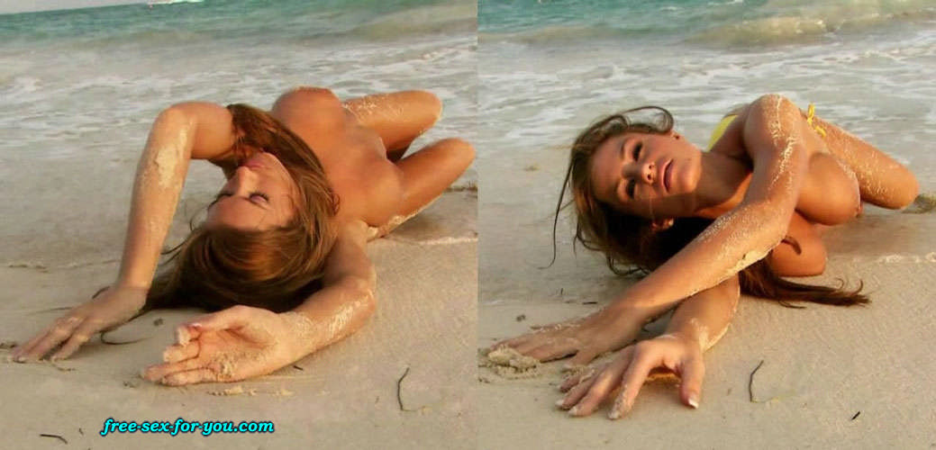 Brooke adams montrant ses gros seins et son cul parfait sur la plage
 #75423140