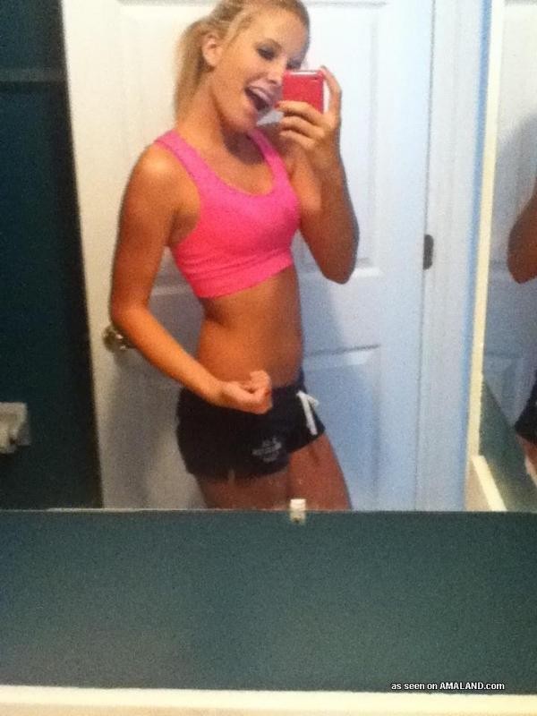 Nenas amateurs posando sexy en esta galería de fotos calientes
 #76131288