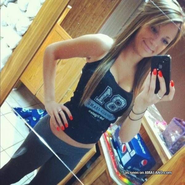 Nenas amateurs posando sexy en esta galería de fotos calientes
 #76131319