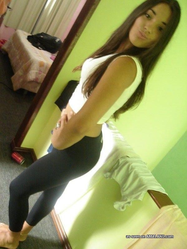 Nenas amateurs posando sexy en esta galería de fotos calientes
 #76131341