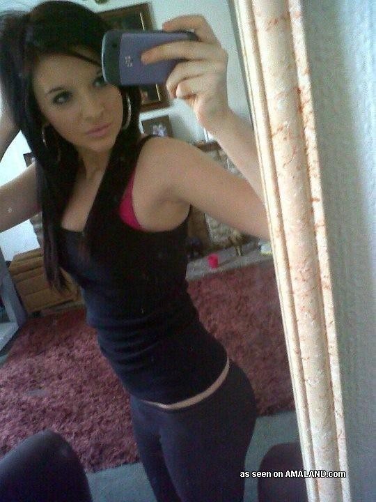 Nenas amateurs posando sexy en esta galería de fotos calientes
 #76131361