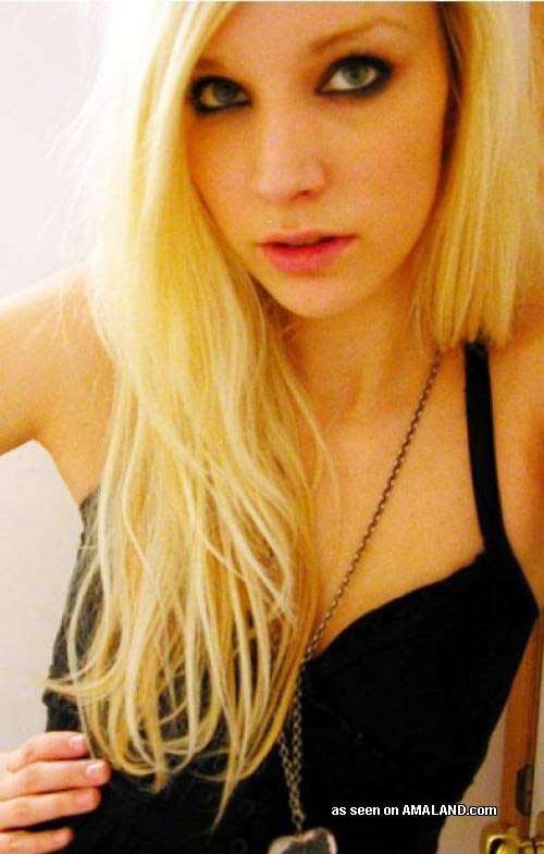 Rubias con autofotos
 #68175802