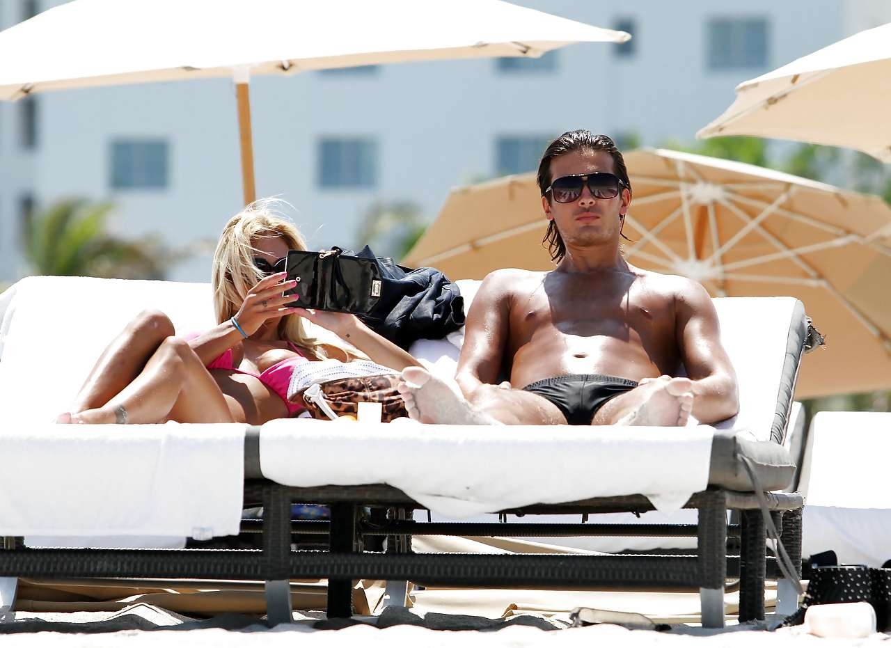 Shauna Sand enjoy with boyfriend in pink bikini on beach caught by paparazzi #75296138