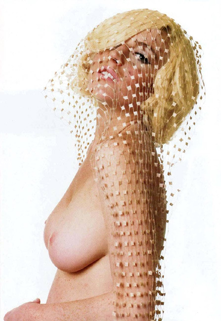 La famosa Lindsay Lohan desnuda de tetas y culo
 #75421198