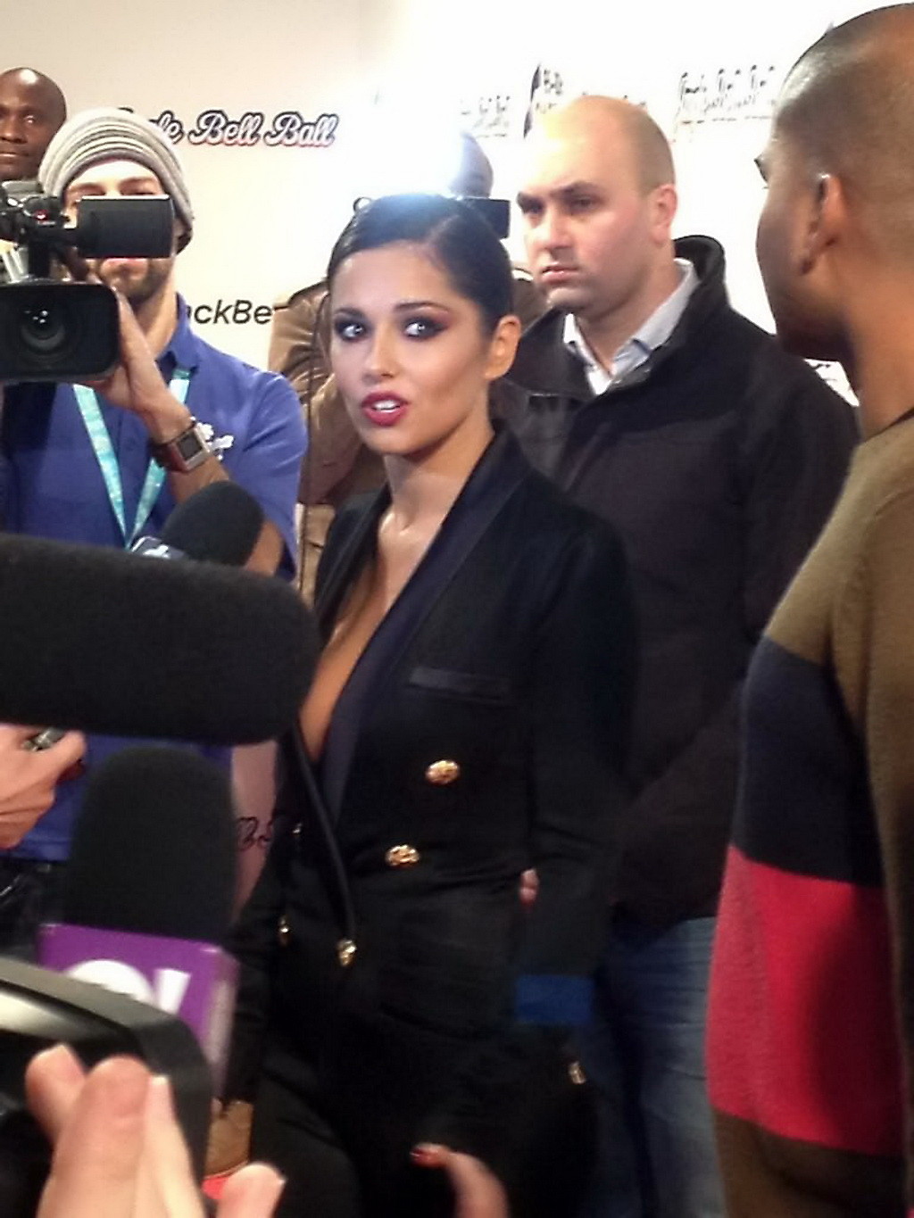 Cheryl Cole senza reggiseno che mostra la scollatura al jingle bell ball 2012 a Londra
 #75247664