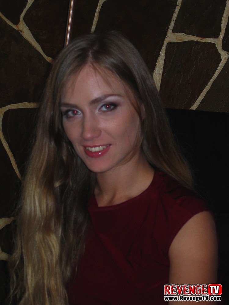 Sandra chupa la polla de su novio y él los somete
 #77119444