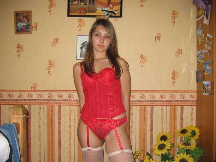 Wunderschöne Amateure in perversen Dessous
 #75725423