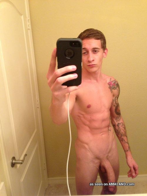 Camwhoring hunks showing nice abs and big cocks #76916559