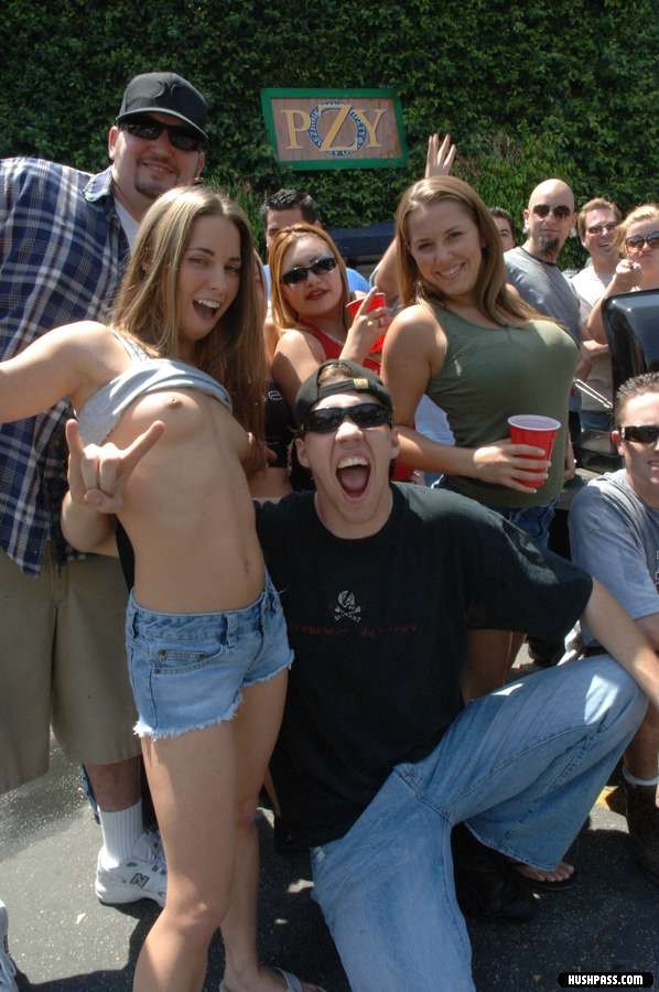 Lindsay meadows se emborracha y se folla a un tío en una fiesta
 #78918435