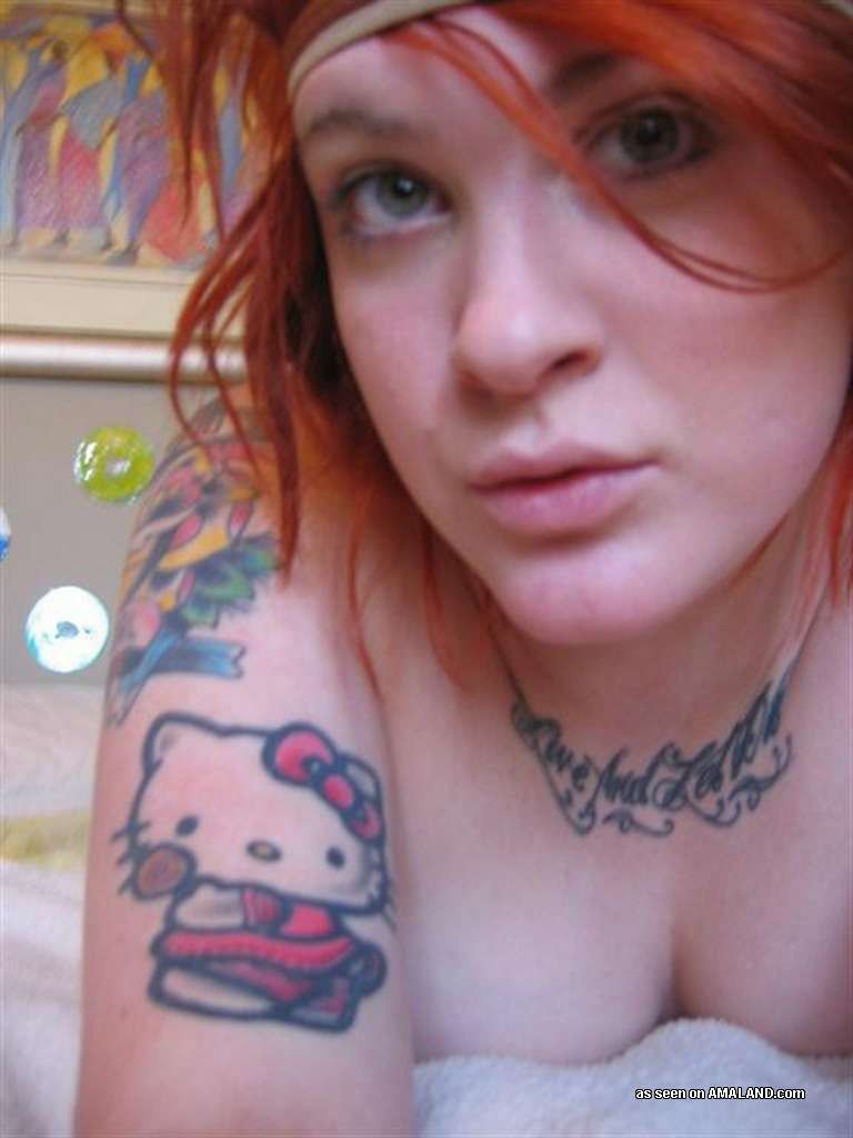 Tatuado y perforado amateur alternativa novias jóvenes emo
 #79430177
