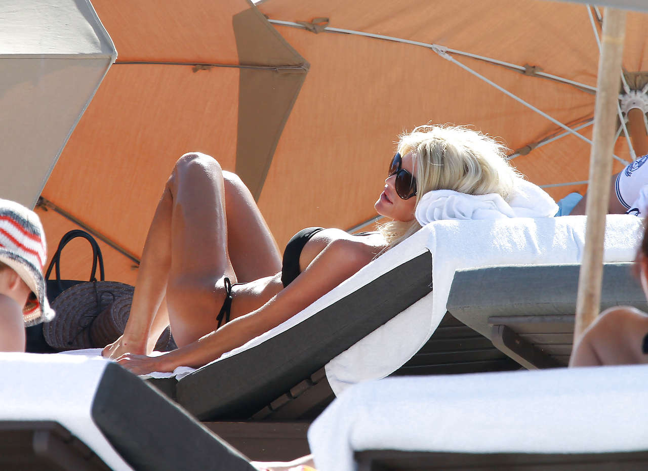 Vvictoria Silvstedt looking sexy in black bikini in Miami paparazzi pictures #75277690