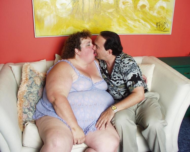 Große fette Dame fickt ihren Mann und trinkt sein Sperma
 #73293602