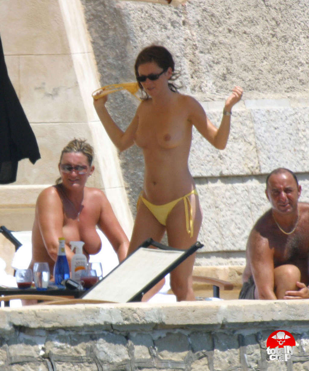 Anna Friel showing her nice big tits paparazzi pictures #75358441