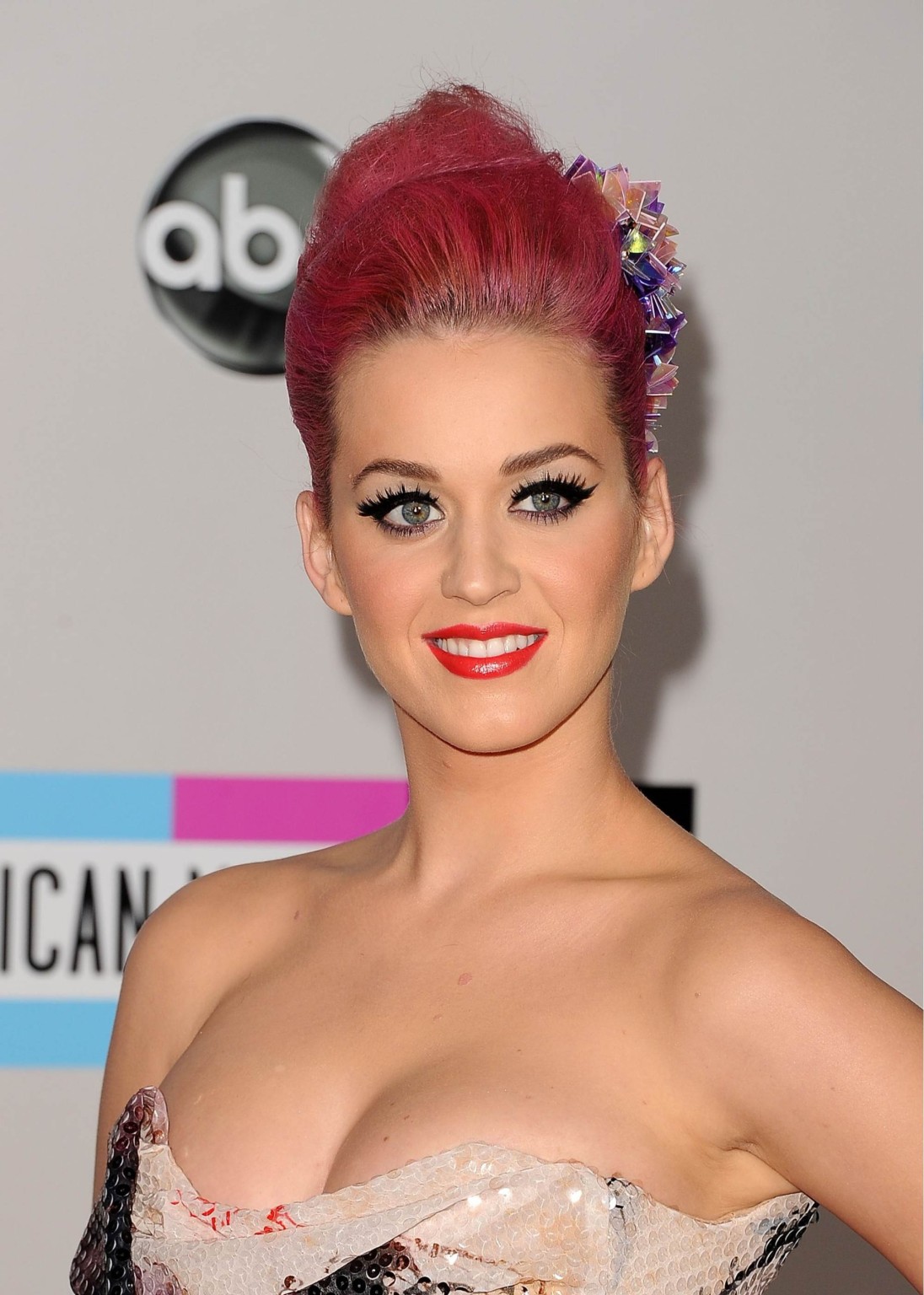 Katy perry mostrando scollatura impressionante al 39 ° annuale American Music Awards in la
 #75281747