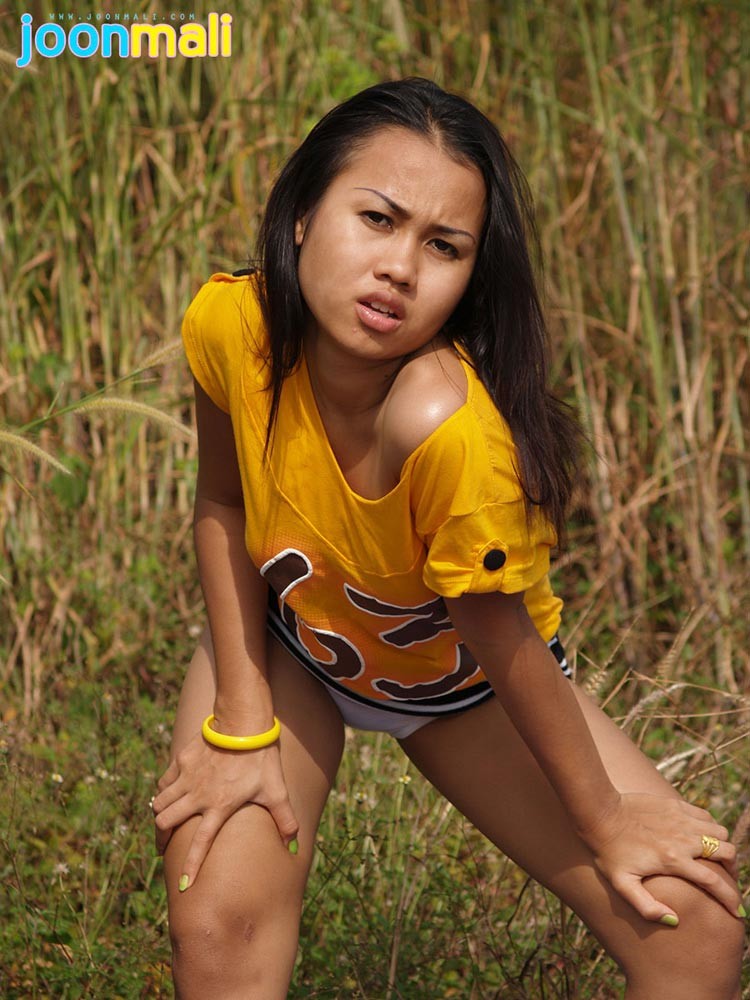 Thai teen girl gets panties wet at the beach
 #69968382