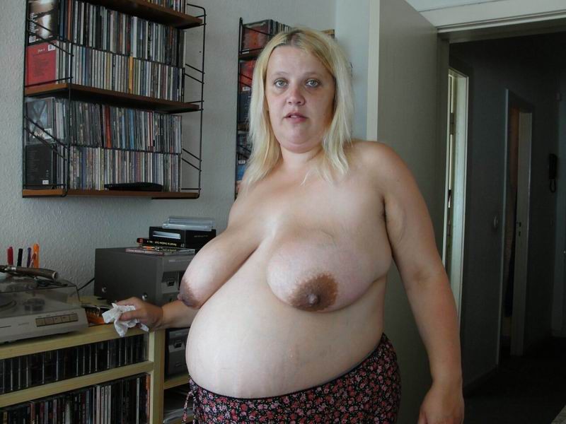 Grosse blonde trayant ses gros seins
 #75498541