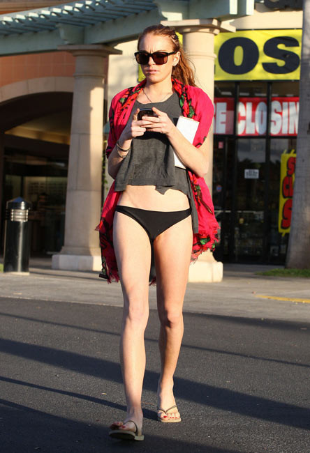 Lindsay Lohan walking around pantless in Hawaii #75396610