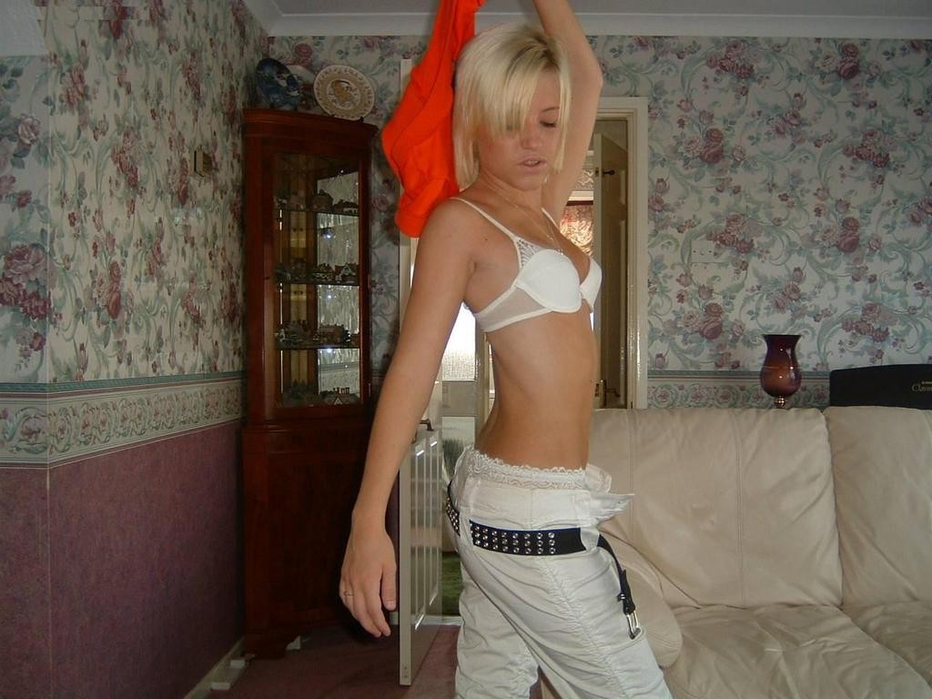 Dirty strip from fresh blonde is recorded for home pics