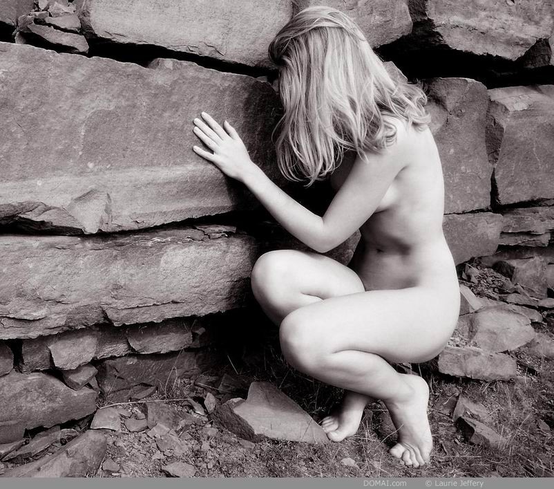 Desnudo artístico de joven y nena posando al aire libre
 #78638046