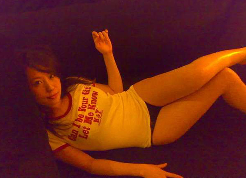 Chica asiática amateur posando
 #69902057