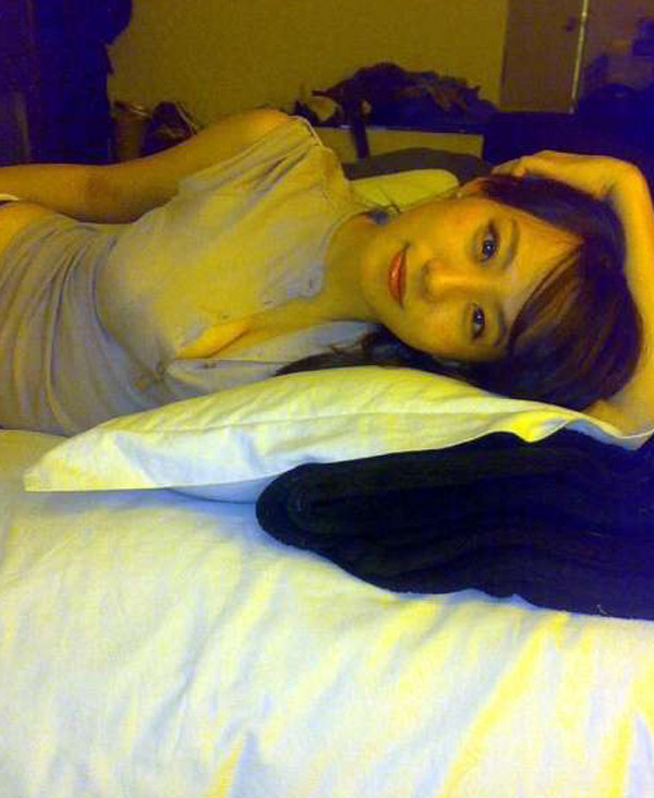 Chica asiática amateur posando
 #69902071