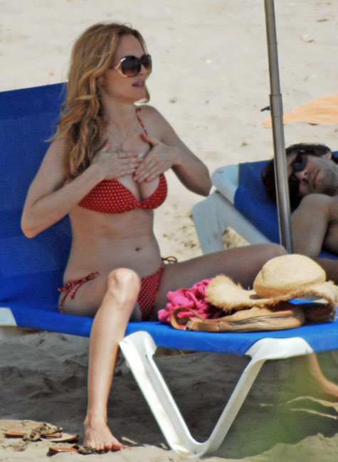 Heather Graham in bikini hanging out with a guy #75368789