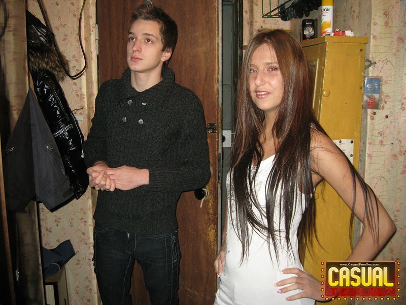 Una morena de 18 años folla y chupa a su novio como una loca en la cama
 #74708968