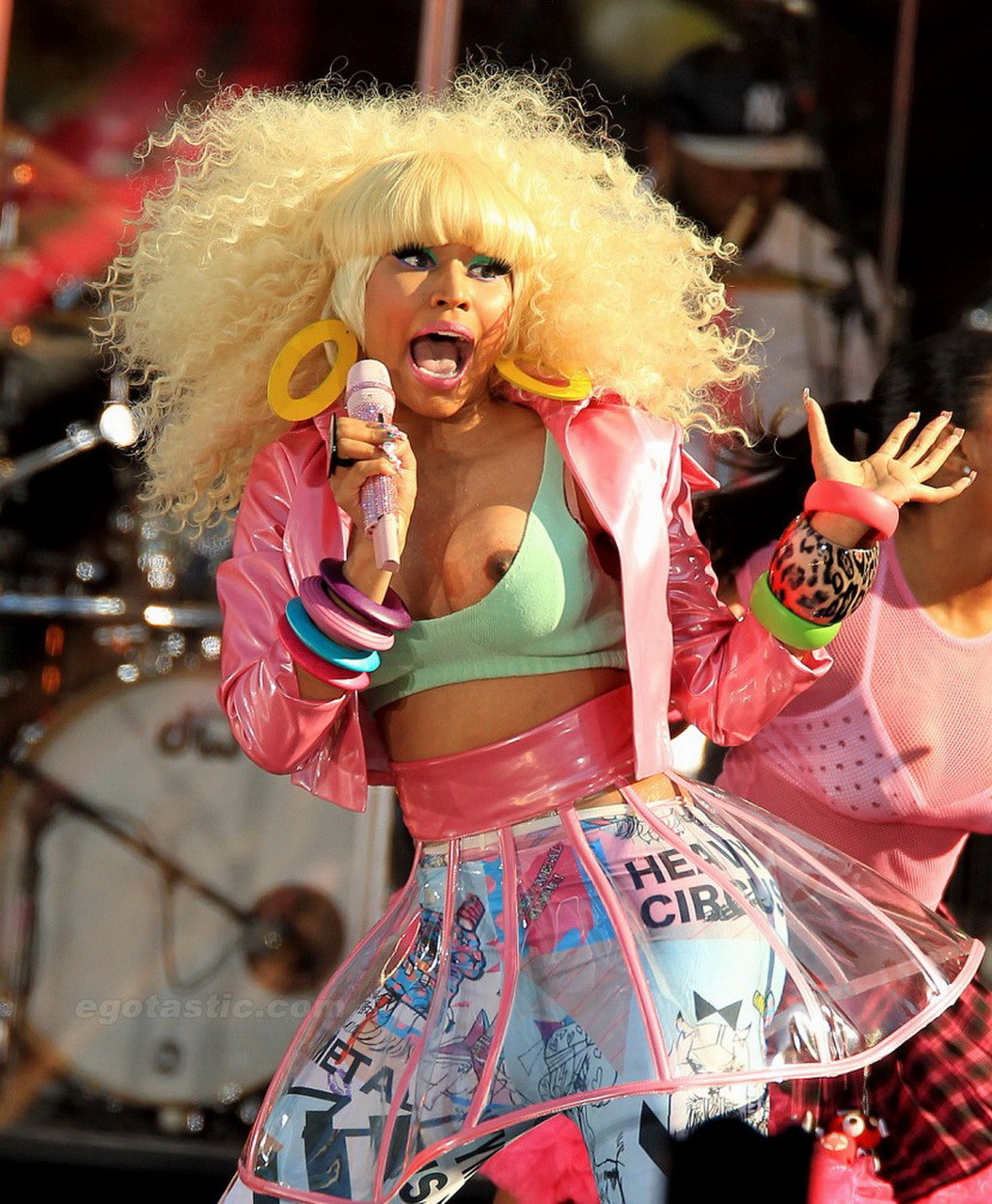 Nicki minaj capezzolo scivolare sul buongiorno America show
 #75293335