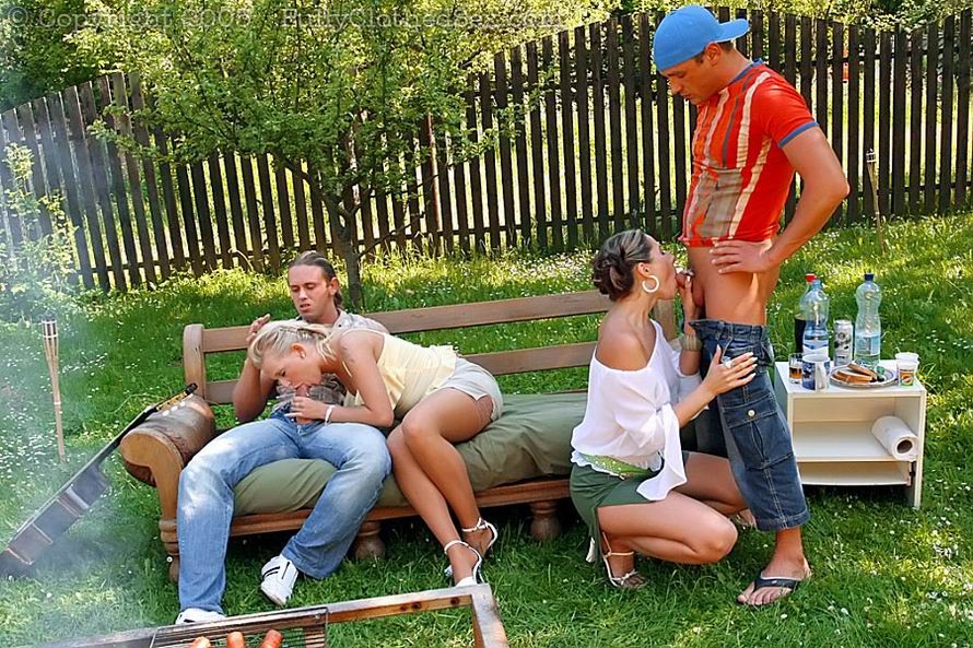 Dos chicas compartiendo dos pollas duras en una fiesta al aire libre
 #76075590