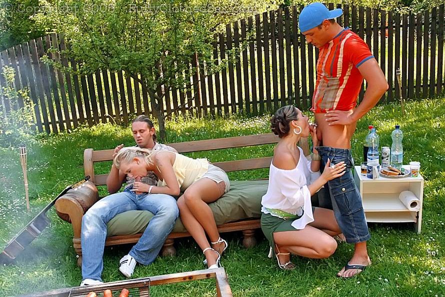 Babes teilen sich zwei harte Schwänze bei Outdoor-Party
 #76075590