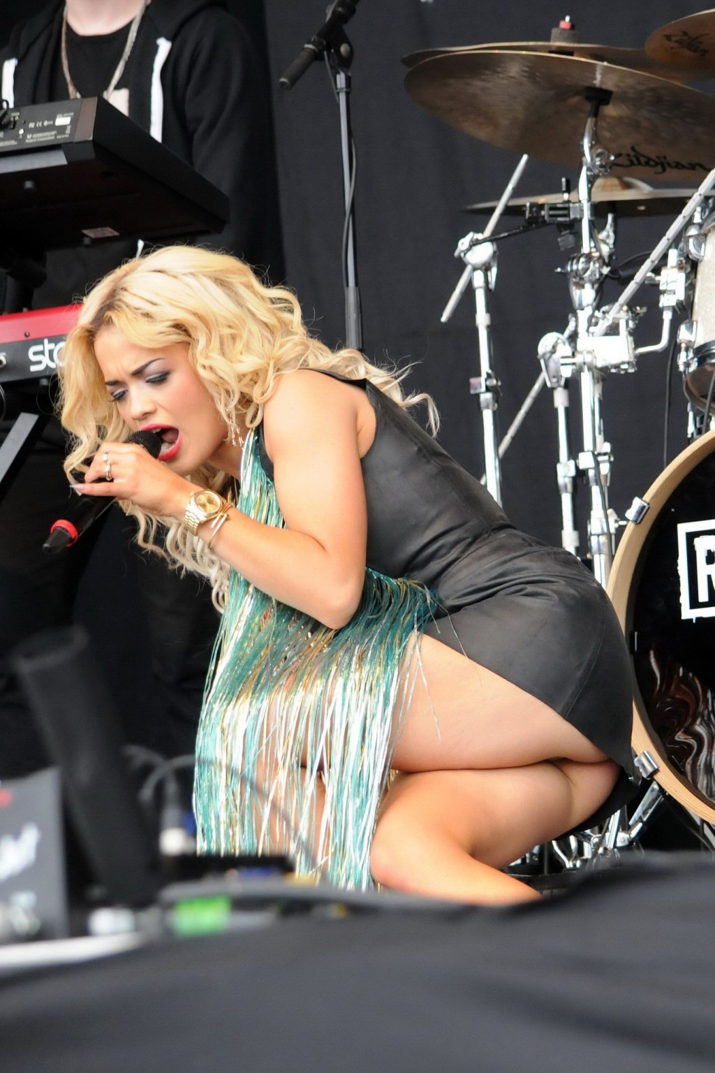 Rita ora en jupe haute lors d'un concert au 't in the park
 #75257705