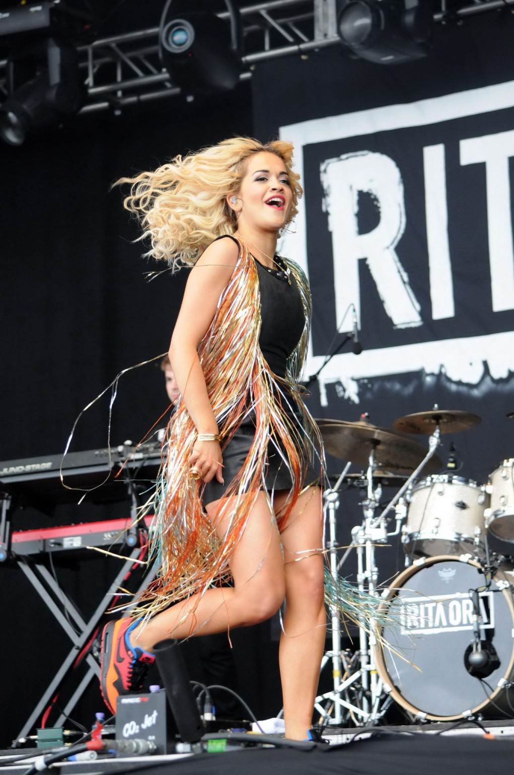 Rita ora en jupe haute lors d'un concert au 't in the park
 #75257722