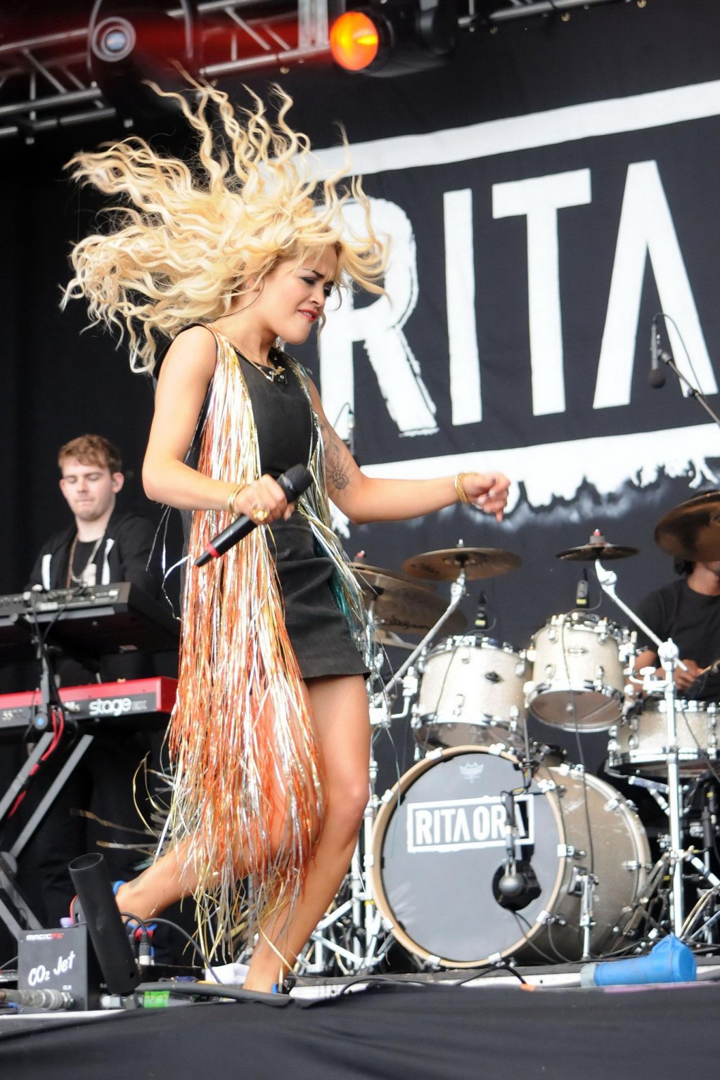 Rita ora en jupe haute lors d'un concert au 't in the park
 #75257742