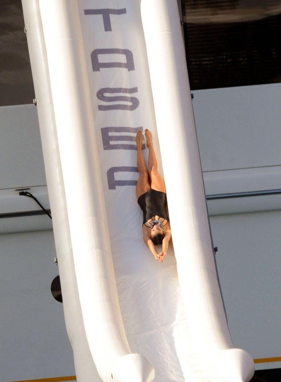 Nina Dobrev trägt einen sexy schwarzen Badeanzug auf einer Yacht in St. Tropez
 #75157872