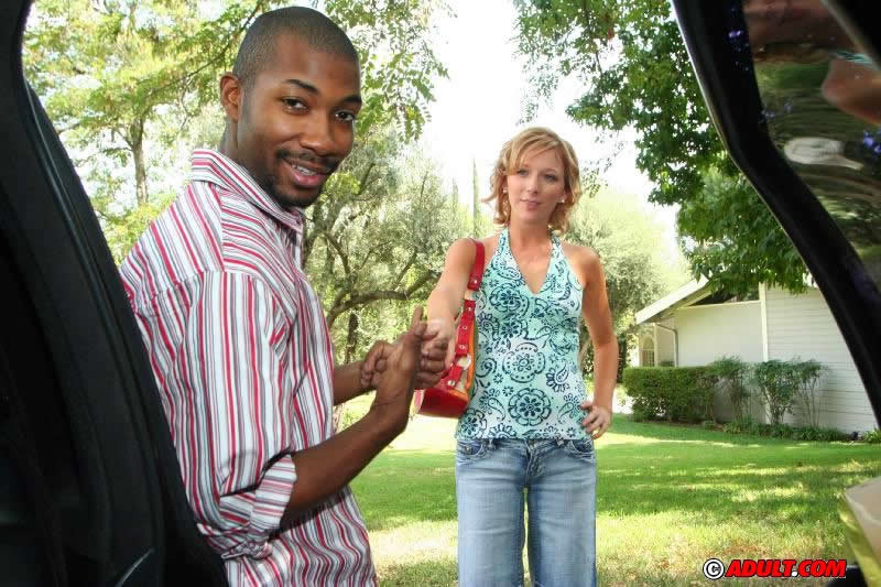 Un negro follando con una rubia
 #76754032