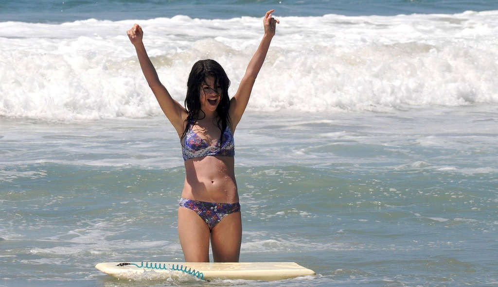 Selena Gomez exposing sexy body and hot ass in bikini on beach #75334744