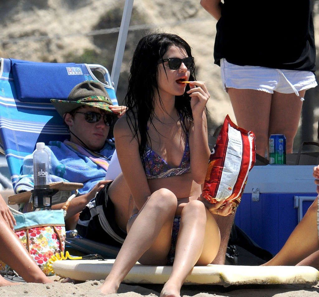 Selena Gomez exposing sexy body and hot ass in bikini on beach #75334790