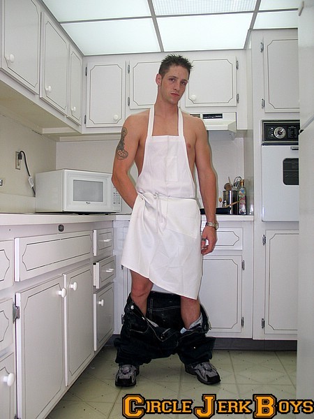 Horny hunk chef posing in his bike shorts #77001262