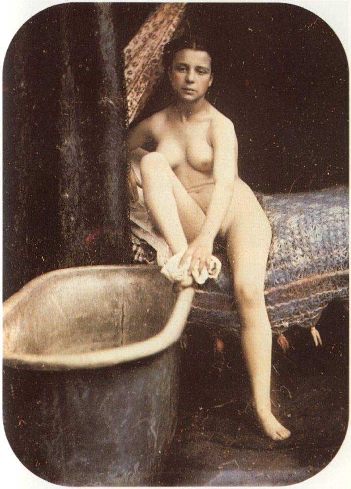 Vintage-Mädchen zeigen ihre sexy Brüste in der Vergangenheit
 #75595508