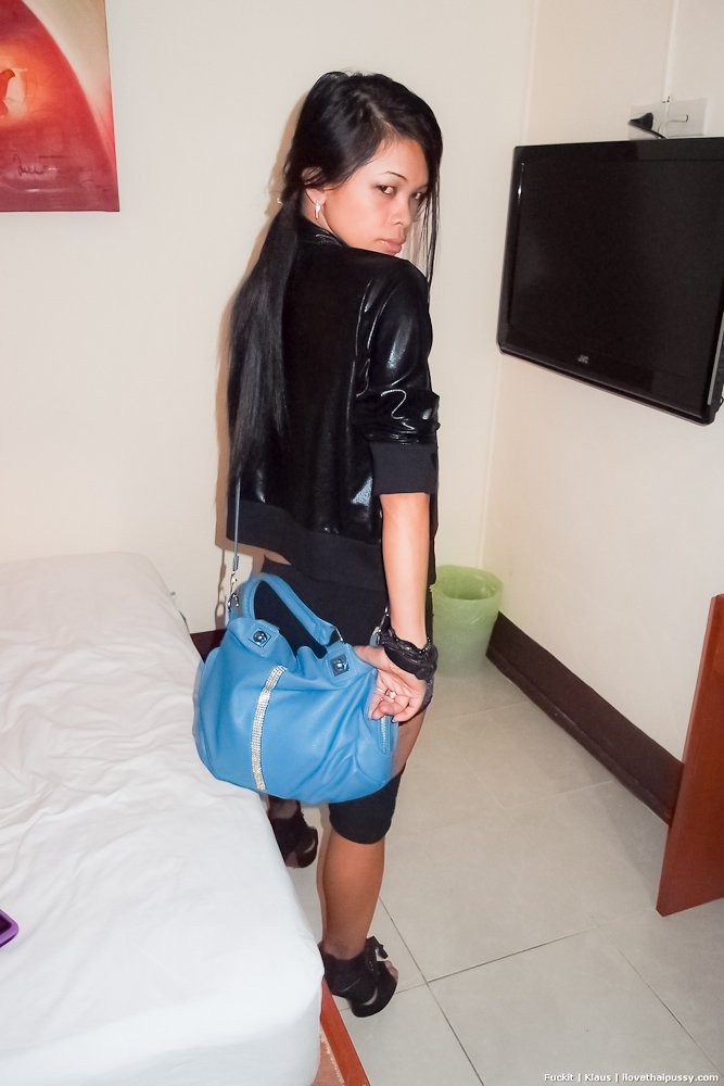 Schüchtern thailändisch bangkok Hure gefickt bareback cum auf ihr butthole asiatische Schlampe
 #68414775