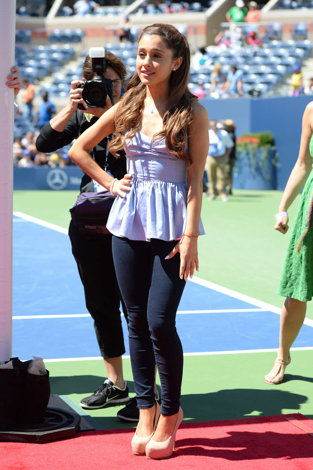 Ariana Grande en jambes lors d'un concert à New York
 #75221016