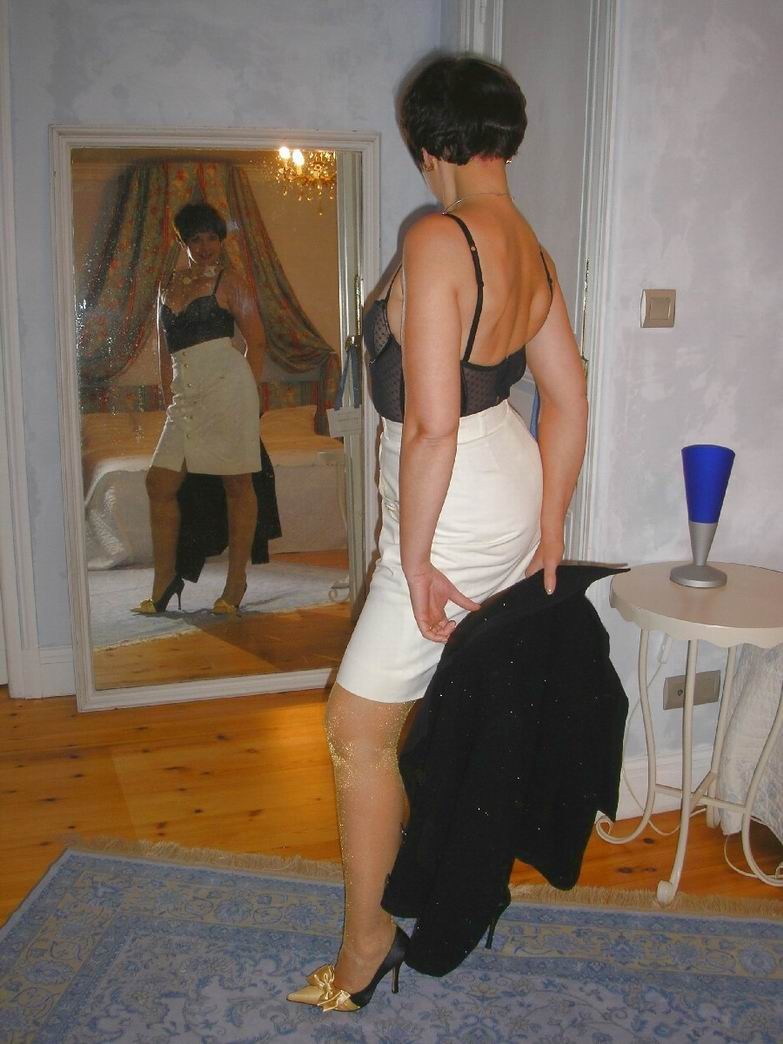 Amateur housewife Nathalie posing in stockings #77636880