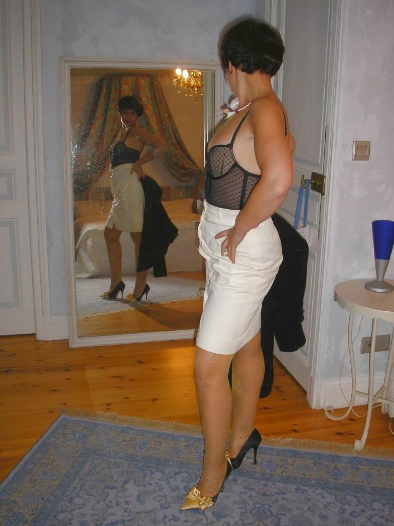 Amateur housewife Nathalie posing in stockings #77636886