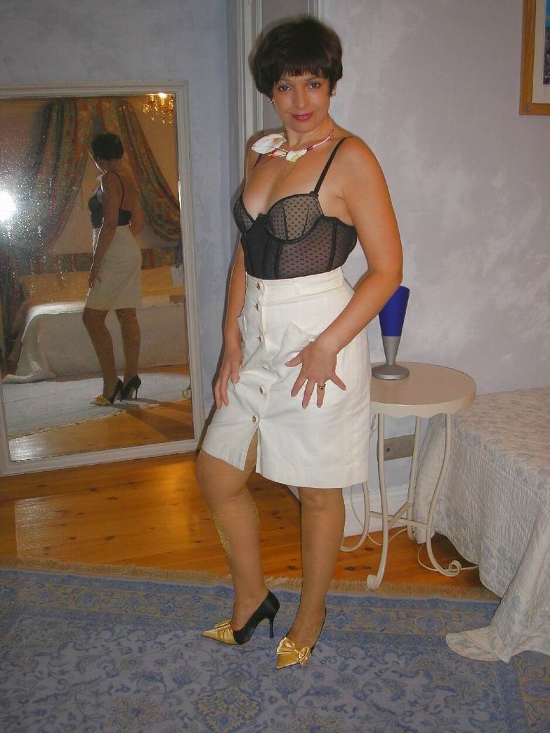Amateur housewife Nathalie posing in stockings #77636888